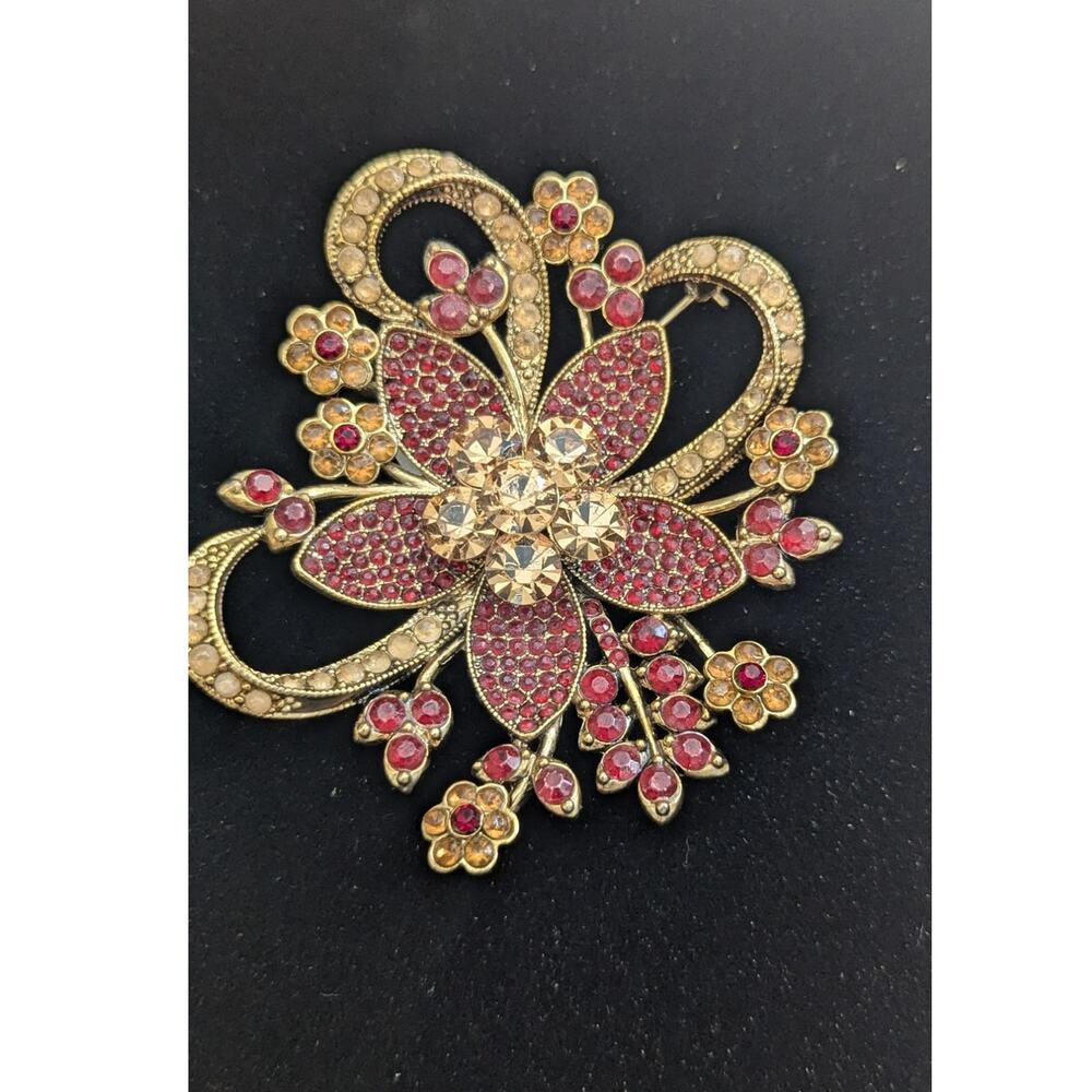 Avon 35th year Anniversary signed Brooch pin Gold Tone ruby red rhinestones 2006